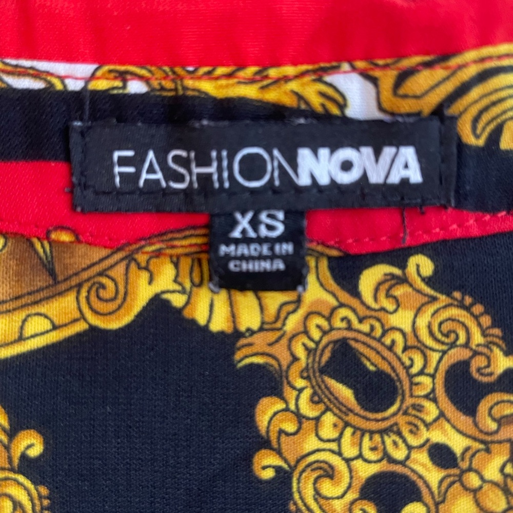 Patterned button up top - Picture 3 of 3